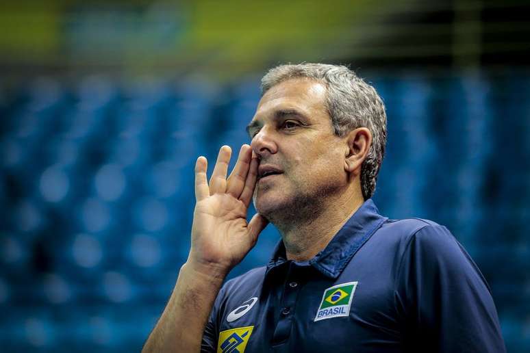 José Roberto Guimarães, técnico da seleção femimina de vôlei