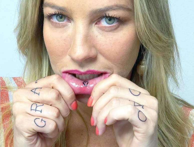 A atriz Luana Piovani e suas novas tatuagens.