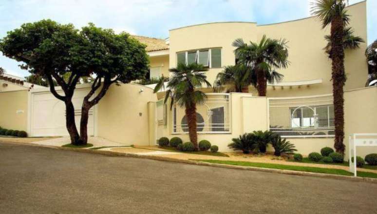 2. As casas bonitas possuem uma arquitetura marcante, principalmente na fachada