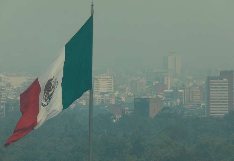 Bandeira mexicana na Cidade do M&eacute;xico
14/05/2019 REUTERS/Henry Romero 