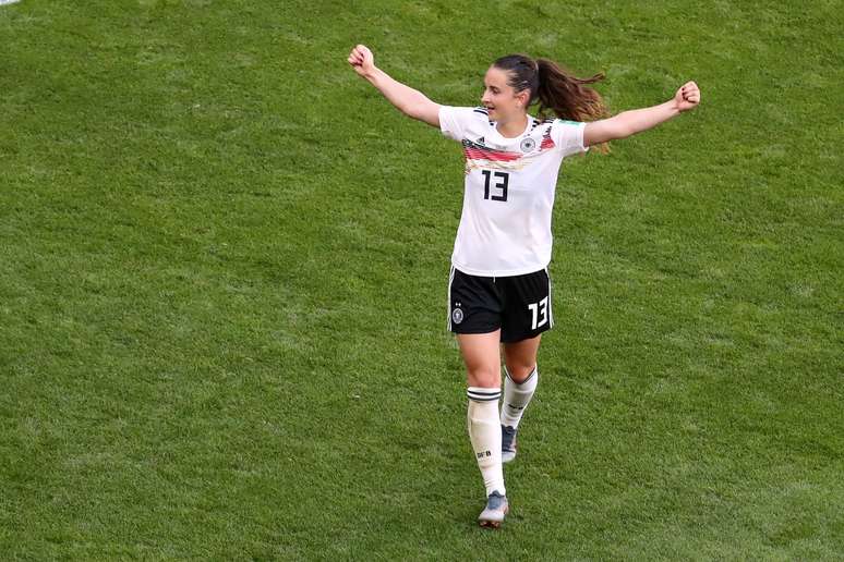Sara Daebritz, da sele&ccedil;&atilde;o da Alemanha, comemora ap&oacute;s vit&oacute;ria sobre a Espanha na Copa do Mundo de futebol feminino
12/06/2019 REUTERS/Yves Herman