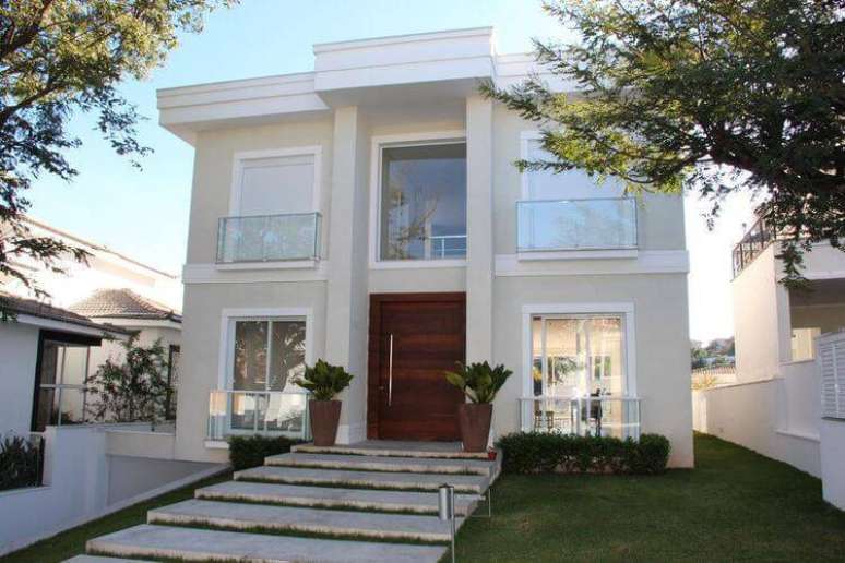 13. Casa moderna que mescla detalhes clássicos e contemporâneos