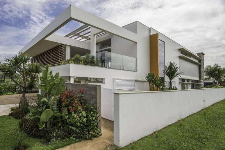 32. Casa moderna com uma arquitetura inovadora. Projeto por