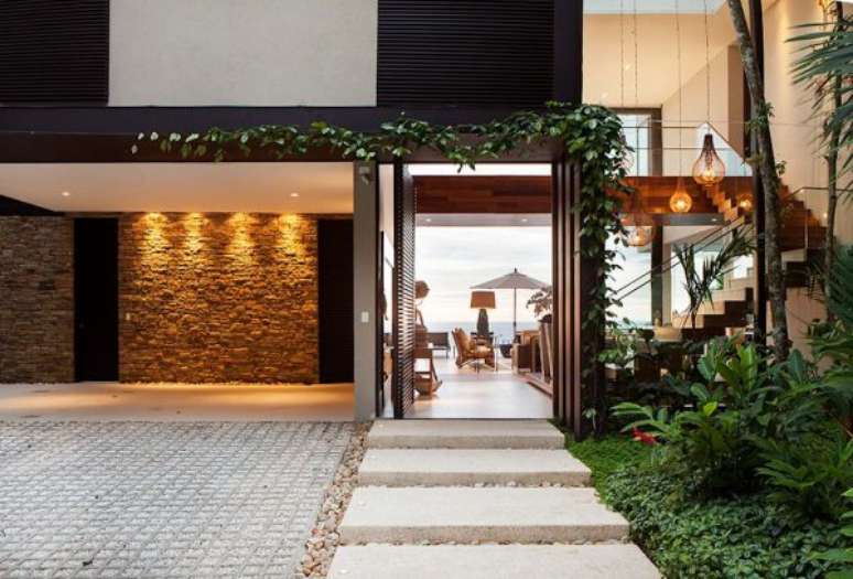 56. As plantas estão sempre presentes nas casas bonitas. Projeto por: Viva decora