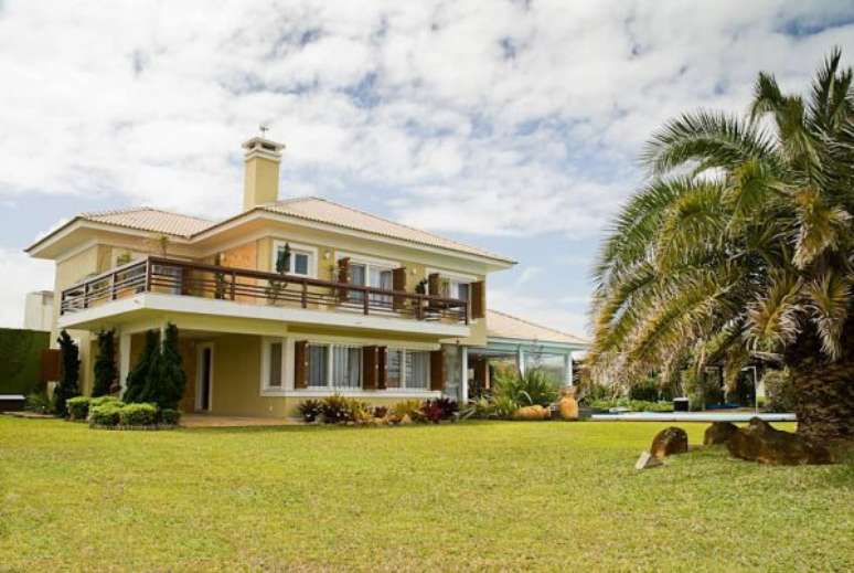 68. Casas bonitas também possuem jardins maravilhosos! Por: Viva Decora.