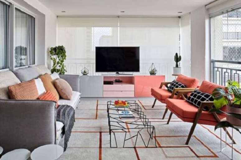 33. Poltronas decorativas complementam a decora&ccedil;&atilde;o da varanda. Fonte: Bem Estar M&oacute;veis