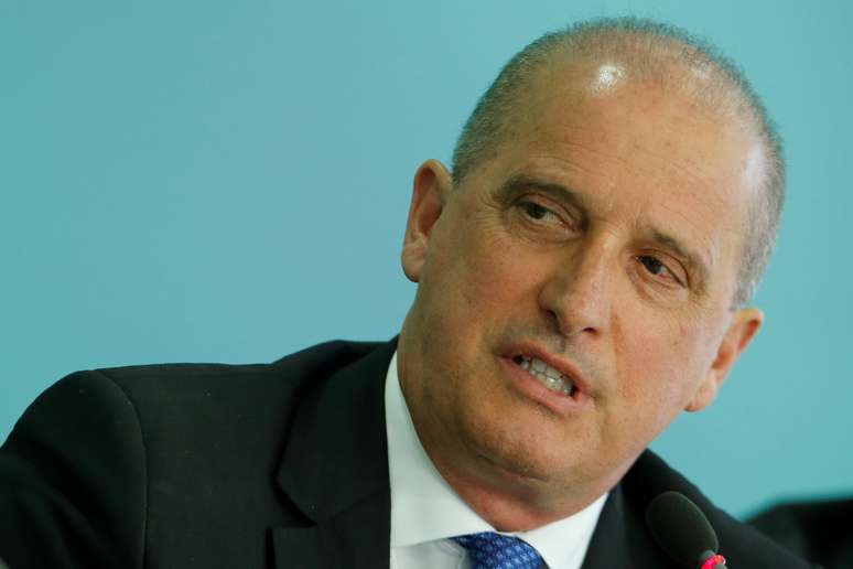 Ministro Onyx Lorenzoni fala durante entrevista 16/4/2019 REUTERS/Adriano Machado