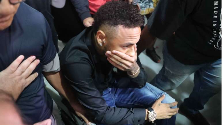 Neymar depôs no Rio sobre vazamento de fotos intimas na semana passada (Foto: Cesar Sales/AM Press/Lancepress!)