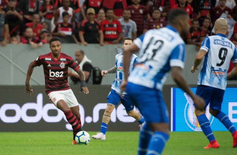 Vitinho chamou a responsabilidade durante a partida (Foto: Alexandre Vidal/Flamengo)