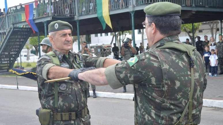 General que assumirá ministério já teve postos militares no Brasil e no exterior