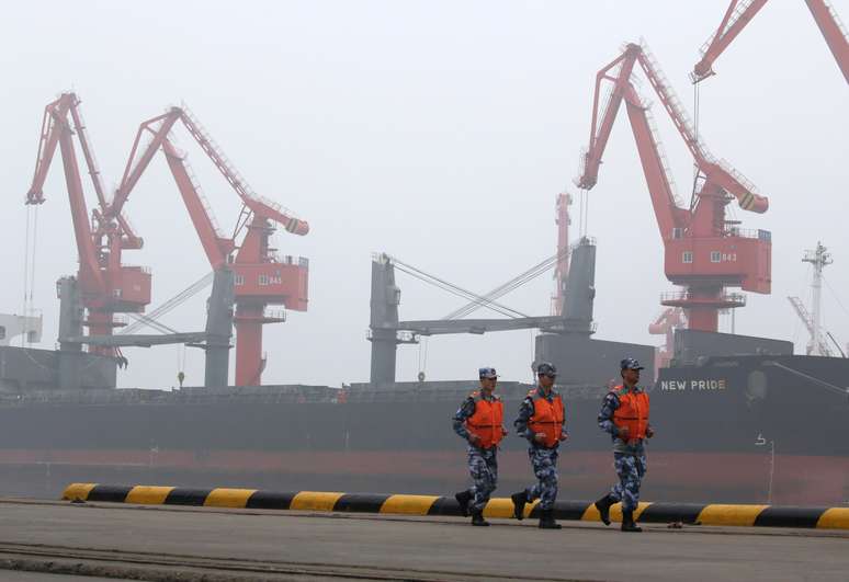 Porto de Qingdao, na Província de Shandong  21/4/2019 REUTERS/Jason Lee