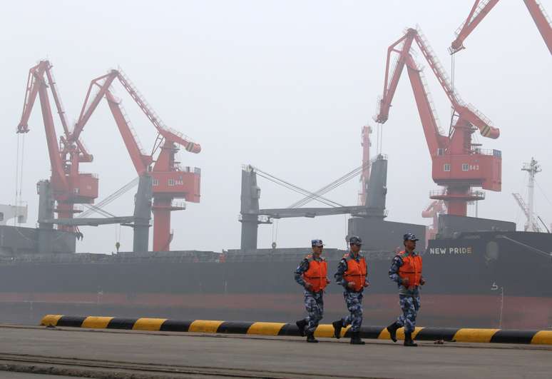 Porto de Qingdao, na Prov&iacute;ncia de Shandong  21/4/2019 REUTERS/Jason Lee