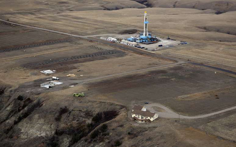 Sonda de petr&oacute;leo em Williston, Dakota do Norte (EUA) 19/10/2012 REUTERS/Jim Urquhart