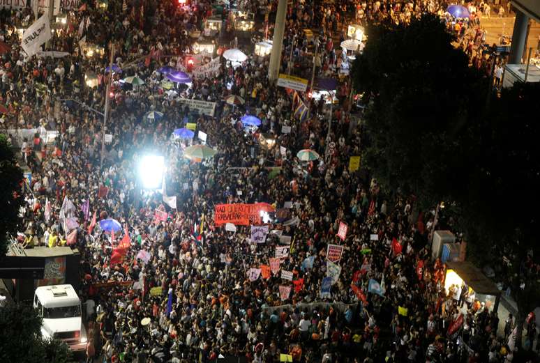 Manifestantes protestam no Rio de Janeiro contra reforma da Previdência e bloqueio de recursos à educação 
14/06/2019
REUTERS/Ricardo Moraes