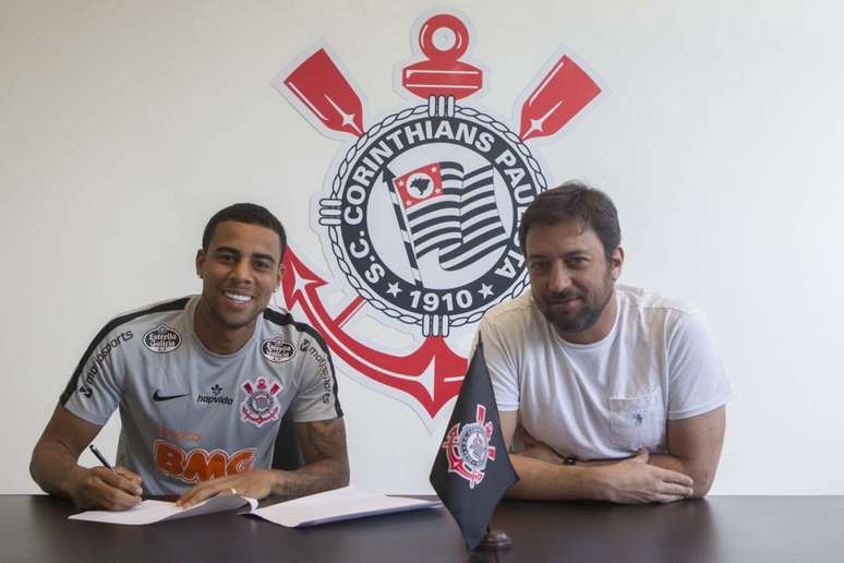 Gustavo assinou novo vínculo com o Corinthians (Daniel Augusto Jr./Ag. Corinthians)