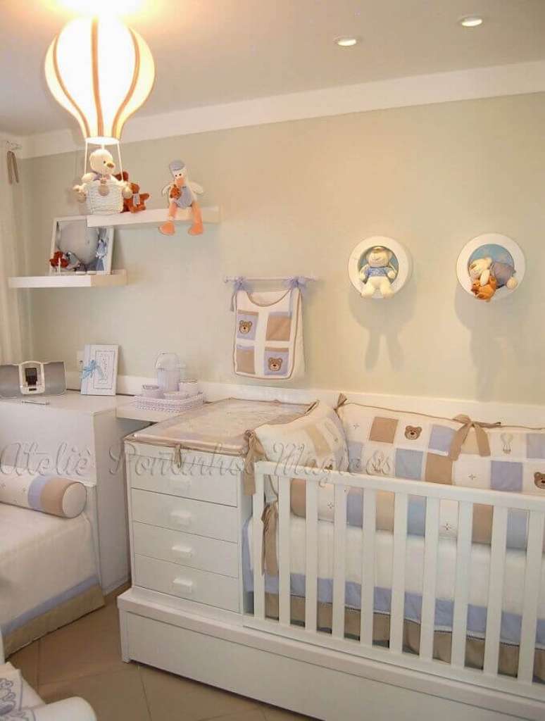 53. Os lustres para quarto de bebê em formato de balão são tendência – Foto: HGTV Decor