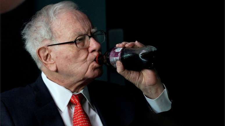 Warren Buffett é conhecido por ter uma dieta baseada em bebidas açucaradas e comida fast-food