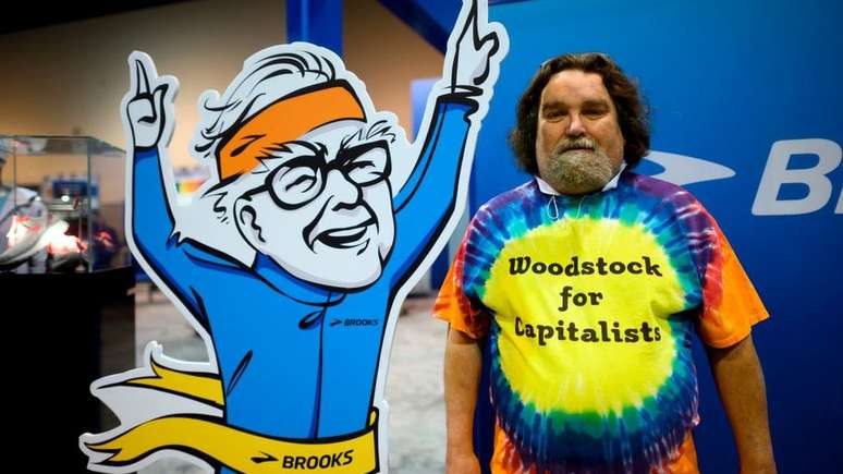 Warren Buffett é uma celebridade no mundo dos investidores financeiros; a reunião anual de sua companhia Berkshire Hathaway é considerada a "Woodstock do capitalismo"