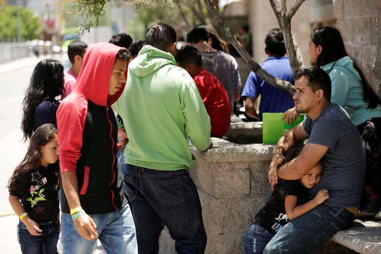 Imigrantes da América Central voltam dos Estados Unidos para o México para esperar audições na justiça para pedidos de asilo. 14/6/2019. REUTERS/Jose Luis Gonzalez 