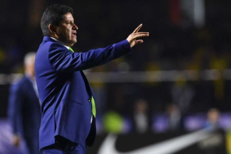 Eduardo Villegas vê saldo positivo, mesmo com derrota por 3 a 0 (Foto: Pedro UGARTE / AFP)