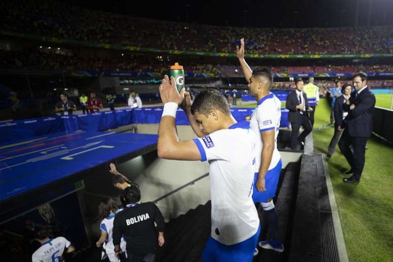 Após vaias no intervalo, Seleção foi aplaudida ao término da vitória sobre a Bolívia (Foto: Lucas Figueiredo/CBF)