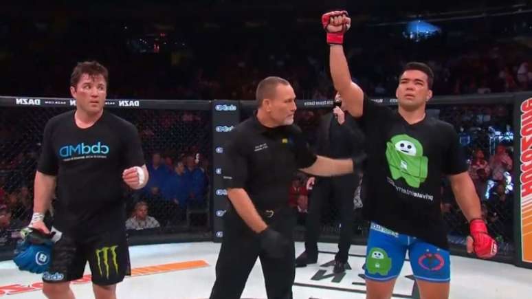 Lyoto venceu Sonnen no co-main event; americano anunciou sua aposentadoria em seguida (Foto: Reprodução)