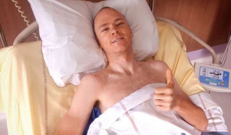 Chris Froome segue em recuperação em um hospital de Saint Etiénne (Foto: Reprodução/Twitter)