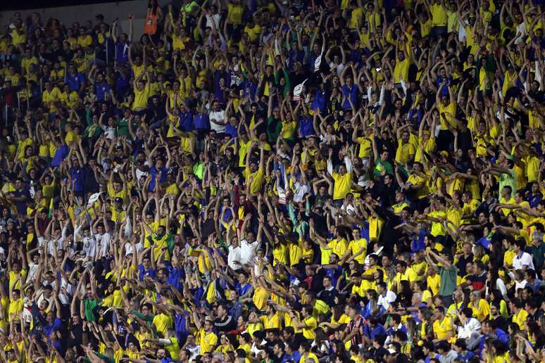  Torcida aguarda o início da partida entre as seleções de Brasil e Bolívia, válida pela 1ª rodada do grupo A da Copa América 2019, no Estádio Cícero Pompeu de Toledo (Morumbi), na zona sul de São Paulo, na noite desta sexta-feira, 14.