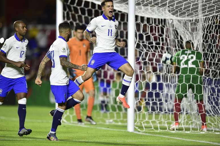 Coutinho comemora o gol da Seleção Brasileira