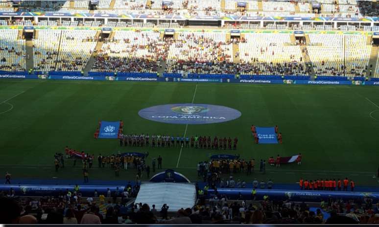 Paraguaios e qatáris não chamaram atenção da torcida no Maraca (Foto: Vinícius Faustini)