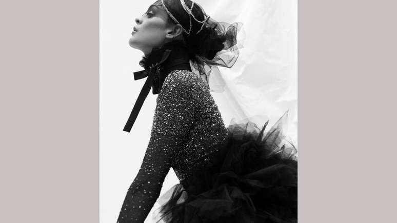 'Acho que precisamos trazer de volta o drama' &agrave; moda, diz Elizabeth Emanuel