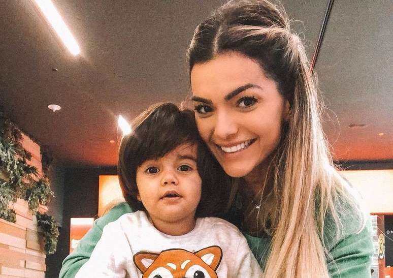 Kelly Key e o filho Artur.