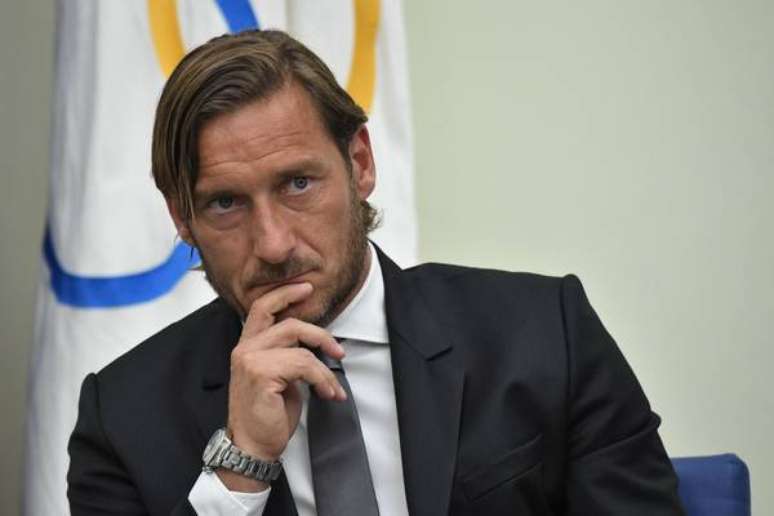 Totti concede coletiva de imprensa em Roma