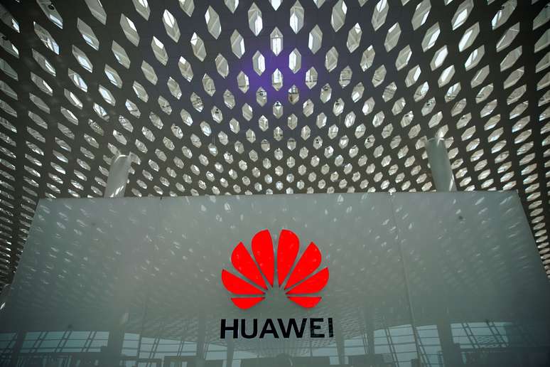 Logotipo da Huawei é visto no aeroporto de Shenzhen, na China. 17/6/2019. REUTERS/Aly Song
