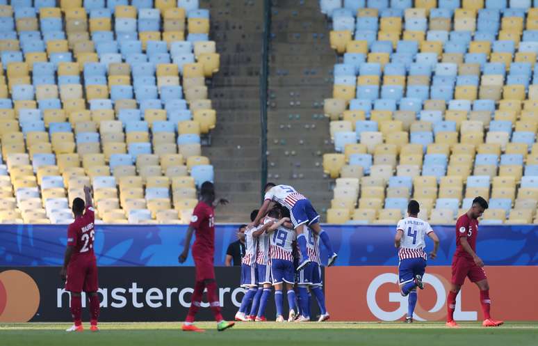 Jogadores do Paraguai comemoram gol contra o Catar diante de cadeiras vazias no Maracanã
16/06/2019
 REUTERS/Ricardo Moraes