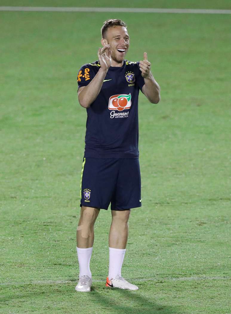 Arthur durante treino da seleção brasileira em Salvador
17/06/2019 REUTERS/Rodolfo Buhrer