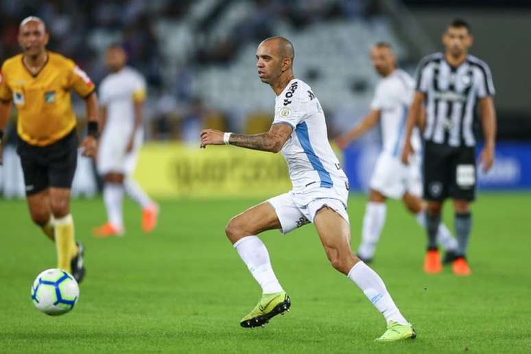 Diego Tardelli é uma das armas do Grêmio para se recuperar no Brasileirão (LUCAS UEBEL/GREMIO FBPA)