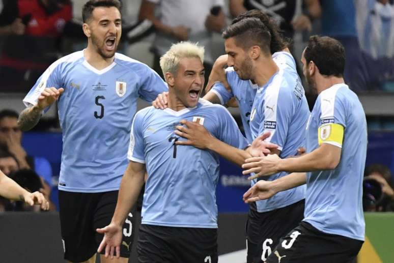 Lodeiro abriu o placar para o Uruguai no Mineirão (Foto: Luis ACOSTA / AFP)