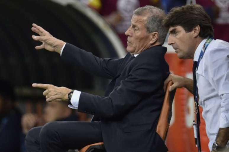 Óscar Tabárez não utilizou Arrascaeta na goleada sobre o Equador (Foto: Douglas MAGNO / AFP)