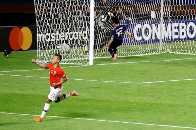 Em busca do tri, Chile goleia Japão na Copa América