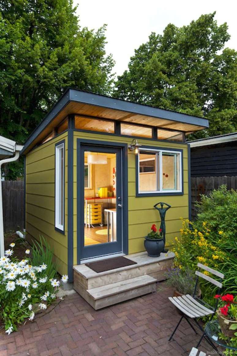 74. Casa container pequena com jardim externo.Foto: Inspiring Ideas