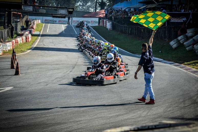 Endurance de Kart reúne 59 equipes no Kartódromo Granja Viana e tem vitória da Karteiros