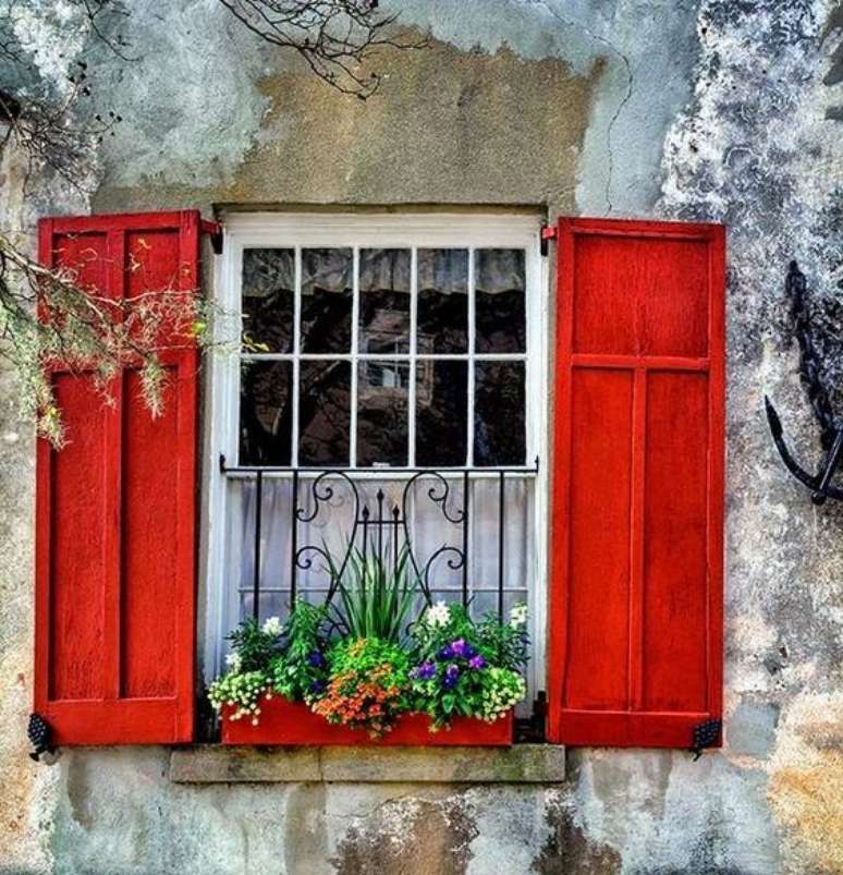 36. Grades para janela com canteiro de flores para decorar – Foto: Minimalist