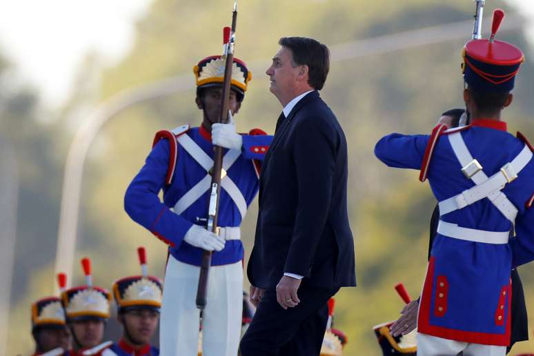 Presidente Jair Bolsonaro após cerimônia de hasteamento da bandeira no Palácio do Planalto
18/06/2019
REUTERS/Adriano Machado