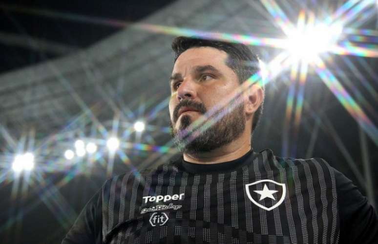 Eduardo Barroca tem sua primeira experiência no time principal do Botafogo (Foto: Vítor Silva/Botafogo)