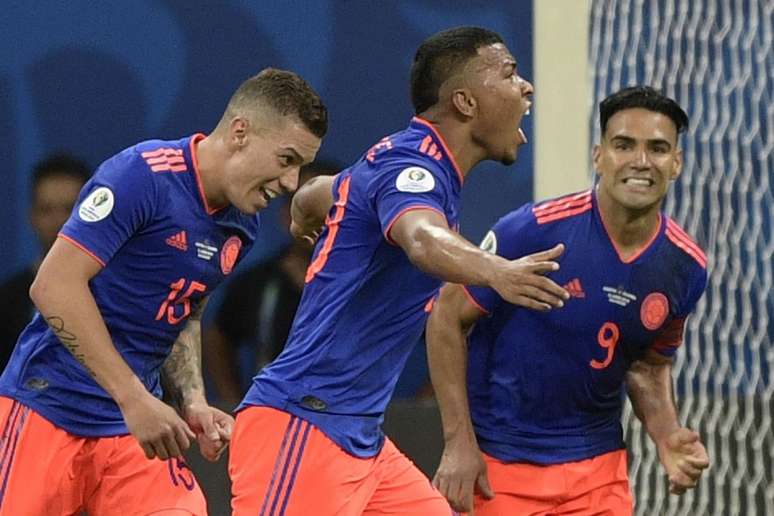 Seleção colombiana venceu e convenceu na estreia contra a Argentina (Juan MABROMATA / AFP)