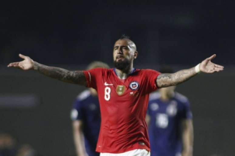 Vidal festejou a vitória chilena sobre o Japão (Foto: )