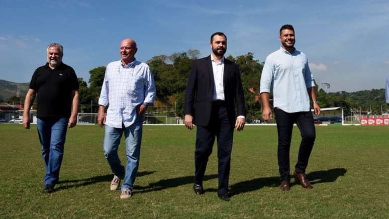 Rui Reisinger (à esquerda) e Antônio Garcia (à direita) com Mário Bittencourt (Foto: Mailson Santana/Fluminense)