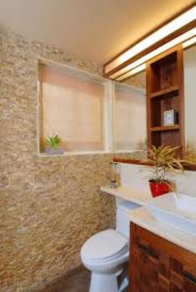 11. O banheiro também pode ter detalhes com a pedra canjiquinha – Por: Mauricio Guebara Arquitetura