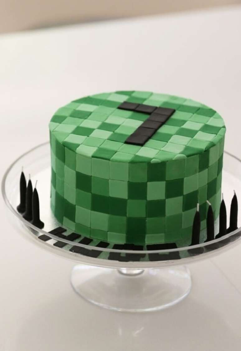 61. Bolo com decora&ccedil;&atilde;o simples de festa minecraft. Fonte: Ana Giovanna